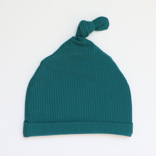 EVERGREEN RIBBED NEWBORN HAT